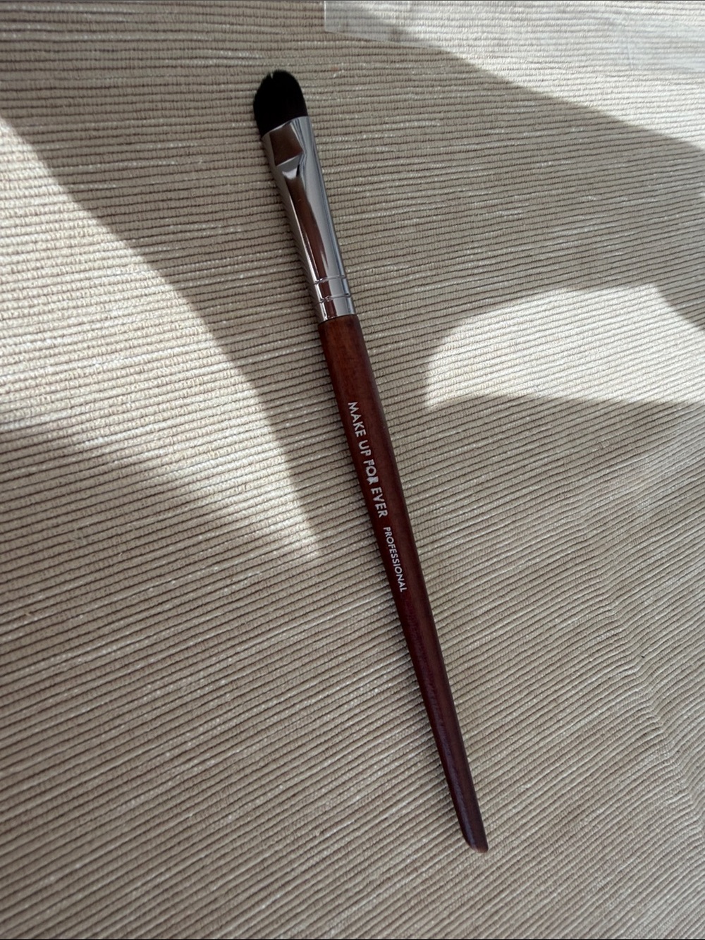 Make Up For Ever Brown Wooden Handle Flat Eyeshadow Brush with Black Bristles